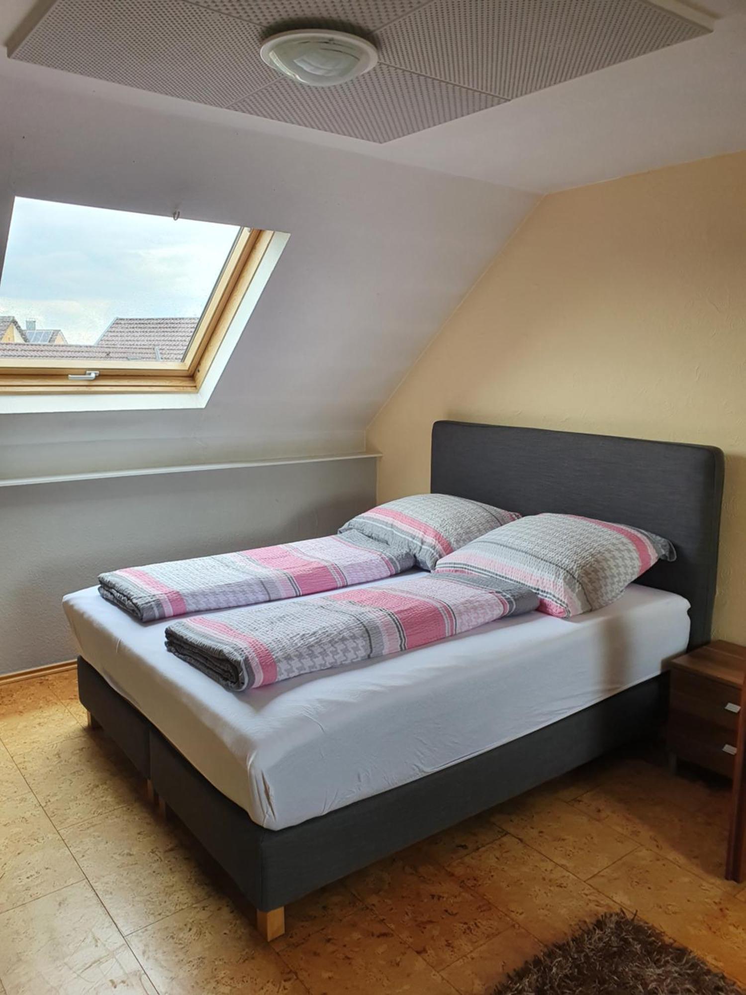 Moments Apartment Rust Rum bild
