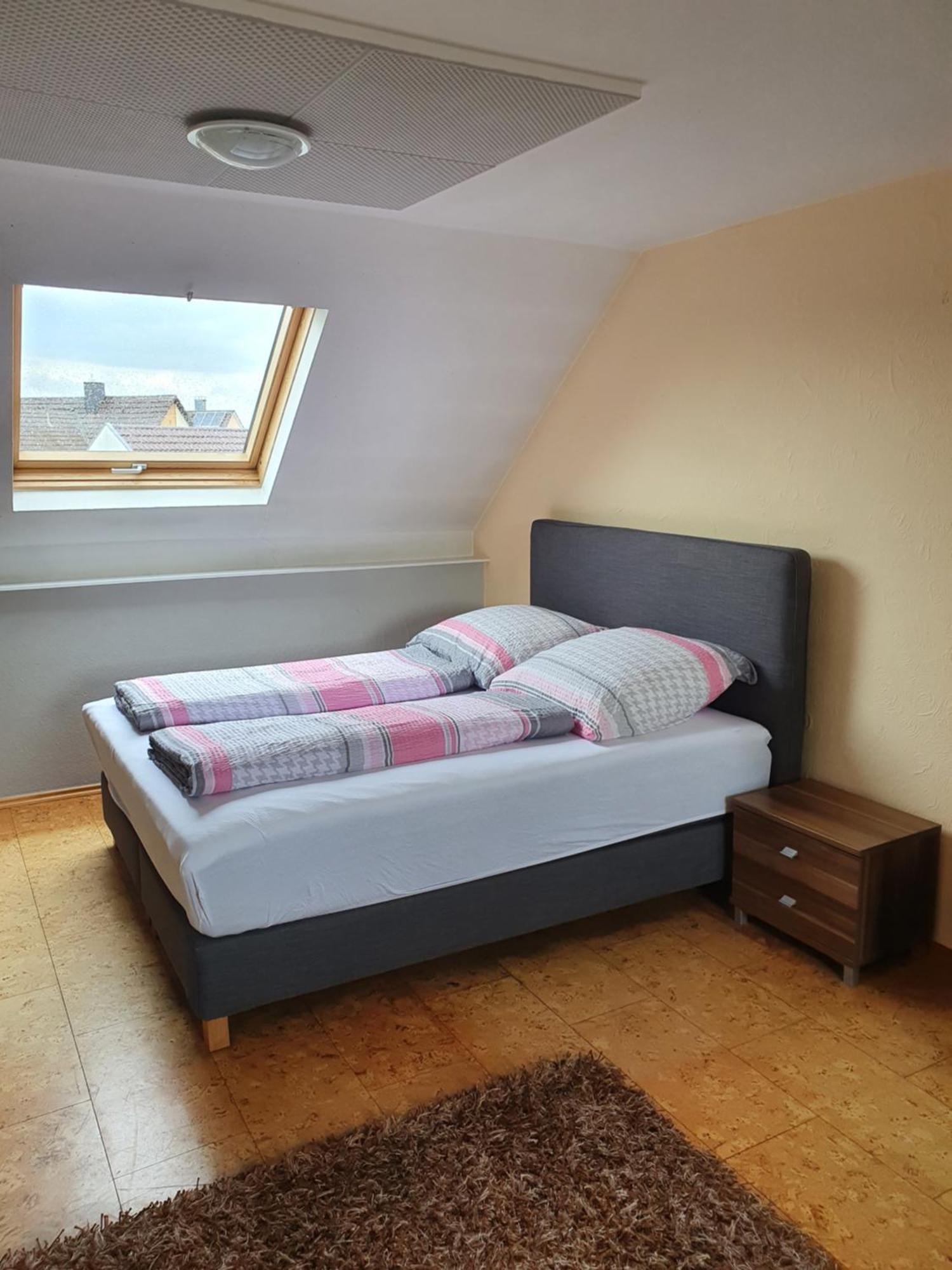 Moments Apartment Rust Rum bild