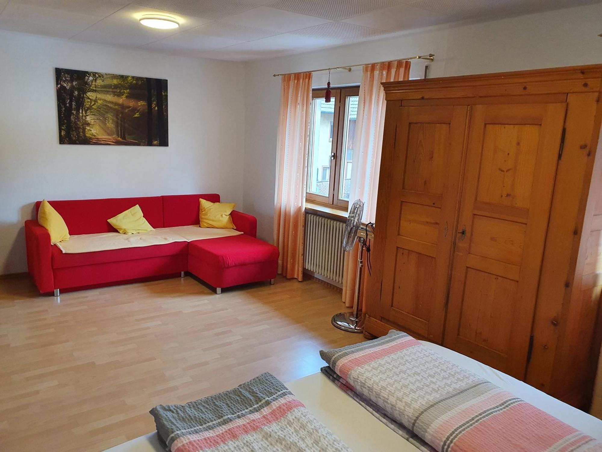 Moments Apartment Rust Rum bild