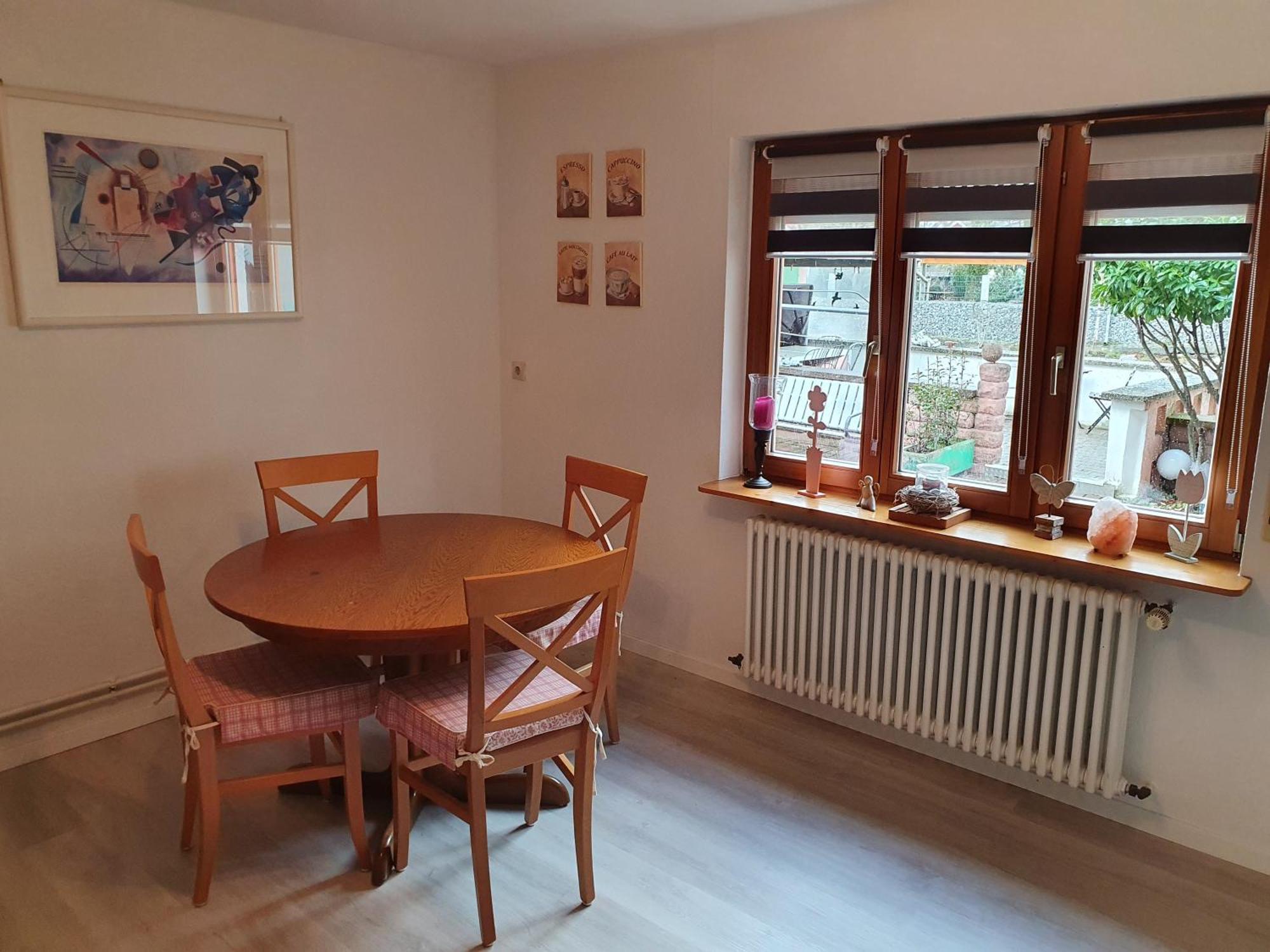 Moments Apartment Rust Rum bild